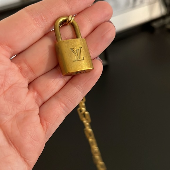 Louis Vuitton Lock and Chain - Picture 4 of 7
